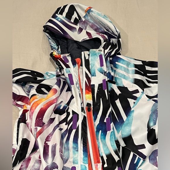 Volcom Snowboard Jacket - Picture 3 of 11